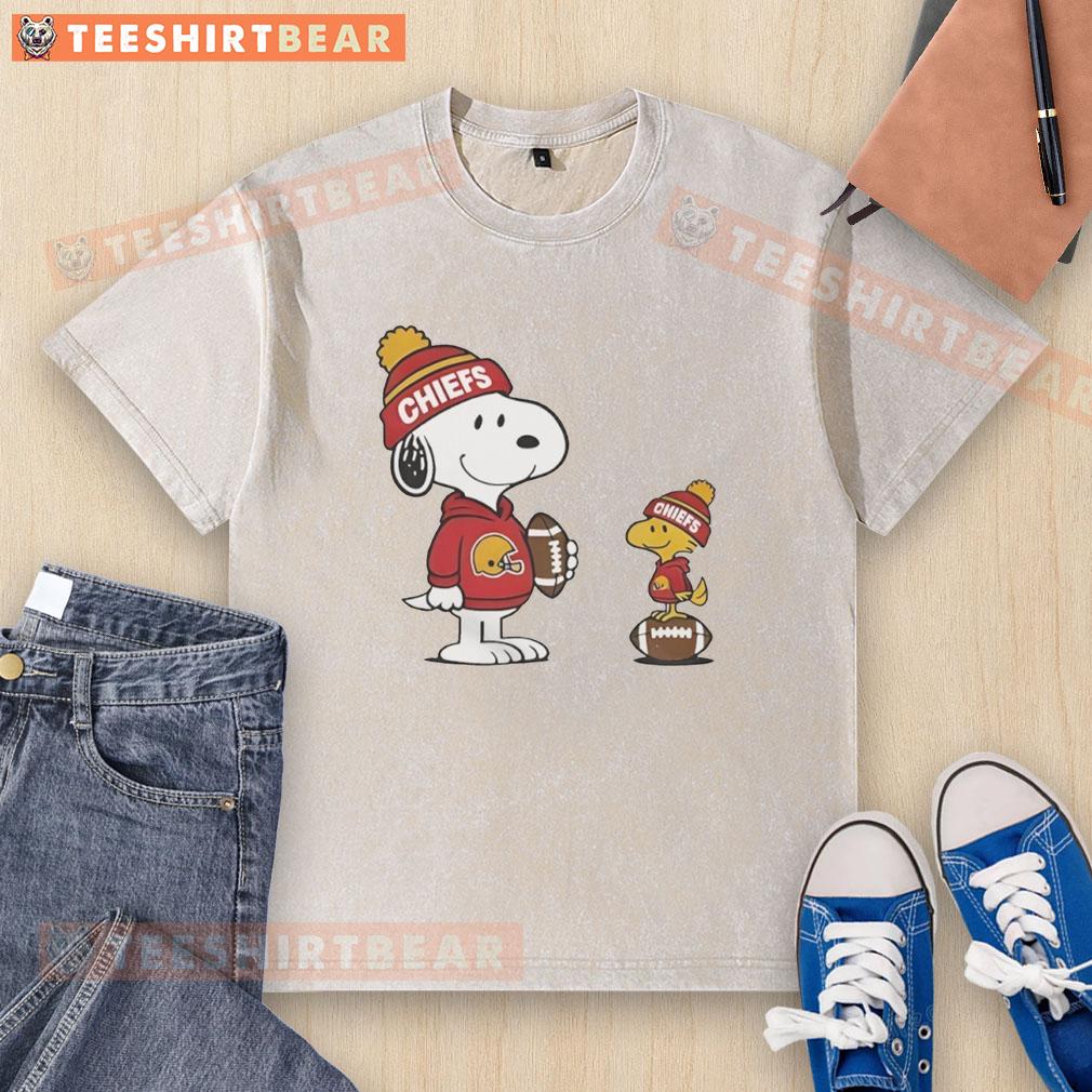 Alt Text: Top Kansas City Chiefs Snoopy Woodstock football NFL washed t-shirt featuring vibrant graphics and a comfortable fit.