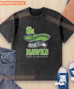Top Si Hawks washed t-shirt featuring a vibrant design, perfect for casual wear in Puerto Vallarta, Mexico.