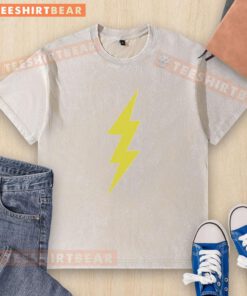 Alt Text: Premium The IT Crowd Roy Trenneman Lightning Bolt Washed T-Shirt featuring a vibrant lightning bolt design.