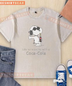 Pretty Snoopy drinking Coca-Cola on a stylish washed t-shirt, perfect for casual wear and Peanuts fans.