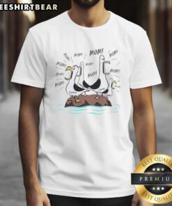 Awesome Mom Mom Seagull T-Shirt featuring a playful seagull graphic, perfect for beach-loving moms.