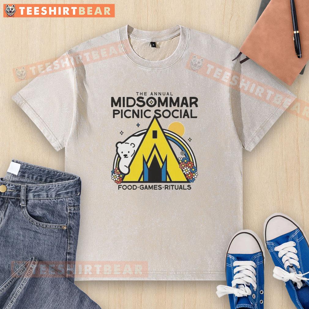 Good Midsommar picnic with social food and games, featuring a washed T-shirt in a vibrant outdoor setting.