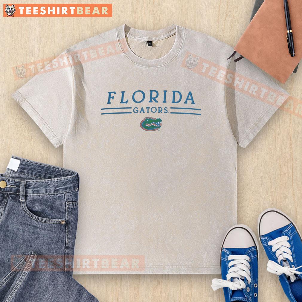 Nice Florida Gators Champion washed t-shirt in blue, featuring the team's logo for fans and casual wear.