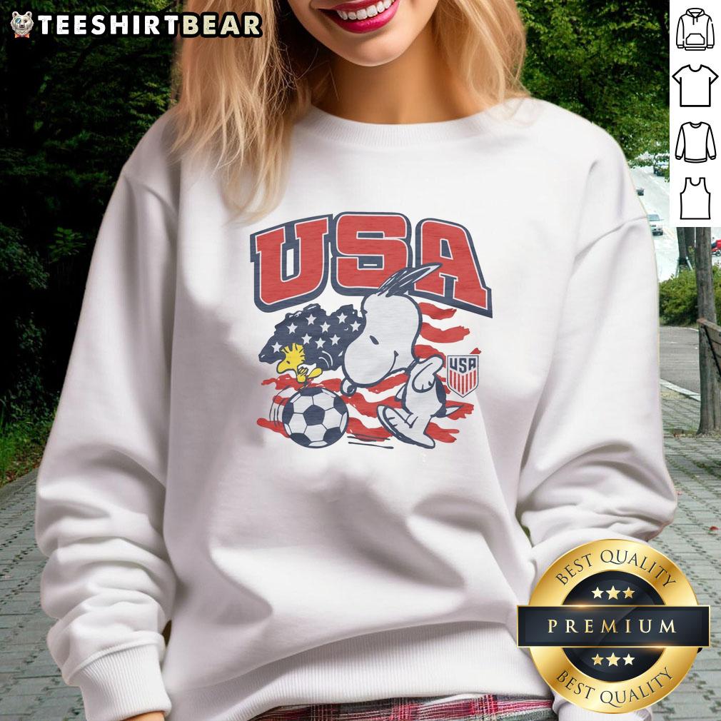 Alt Text: Cozy Nice Peanuts Snoopy X US Soccer sweatshirt featuring iconic Snoopy design, perfect for fans and chilly days.