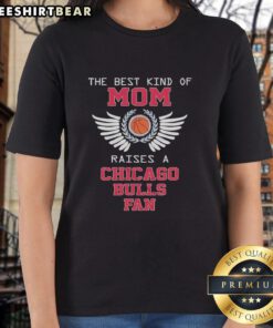 Top the Best Kind of Mom raises a Chicago Bulls fan in this stylish ladies tee, perfect for proud basketball moms.