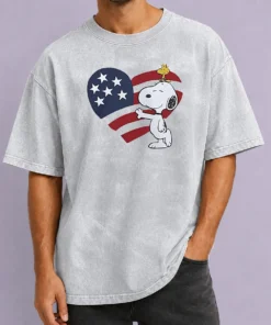 Pretty Snoopy And Woodstock American Flag Heart Washed T-Shirt